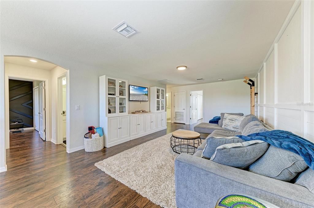 Под контрактом: $829,000 (6 спален, 4 ванн, 3899 Квадратных фут)