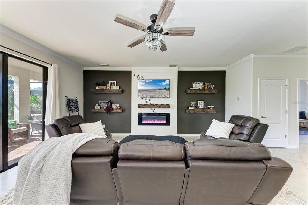 Под контрактом: $829,000 (6 спален, 4 ванн, 3899 Квадратных фут)