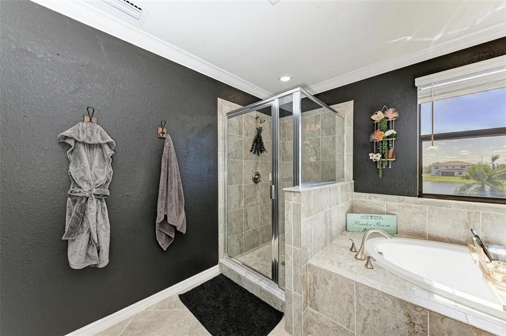 Под контрактом: $829,000 (6 спален, 4 ванн, 3899 Квадратных фут)