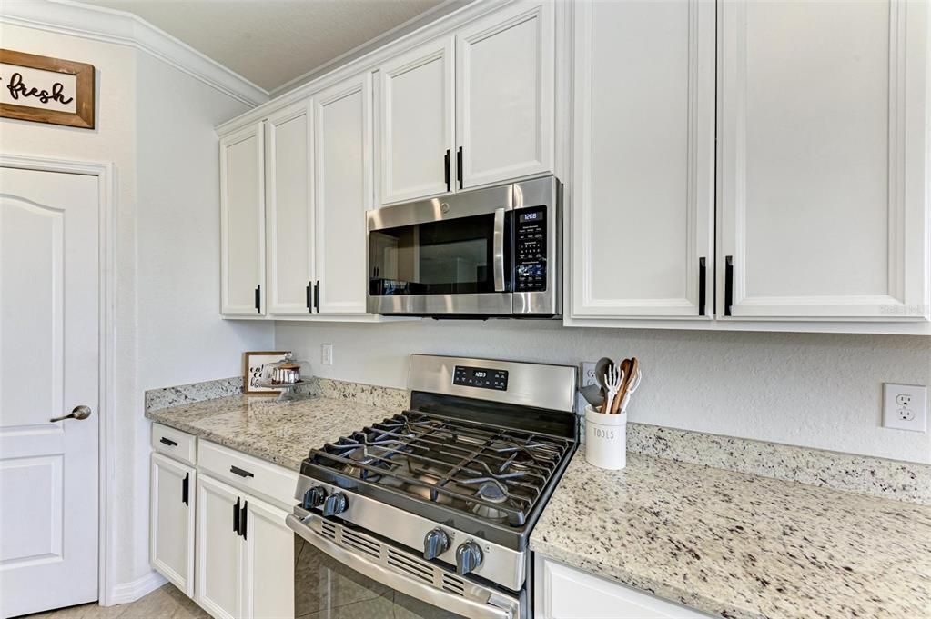 Под контрактом: $829,000 (6 спален, 4 ванн, 3899 Квадратных фут)