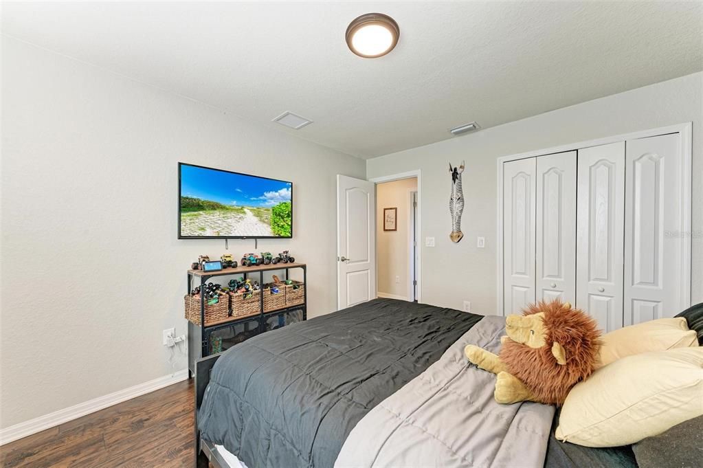 Под контрактом: $829,000 (6 спален, 4 ванн, 3899 Квадратных фут)