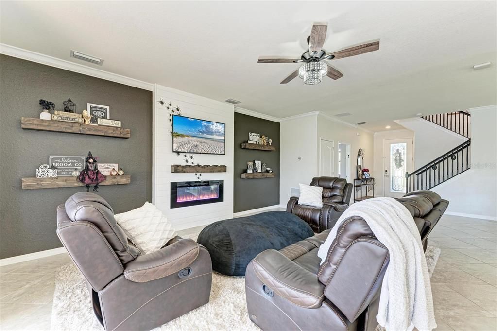 Под контрактом: $829,000 (6 спален, 4 ванн, 3899 Квадратных фут)