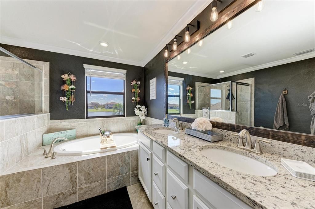 Под контрактом: $829,000 (6 спален, 4 ванн, 3899 Квадратных фут)