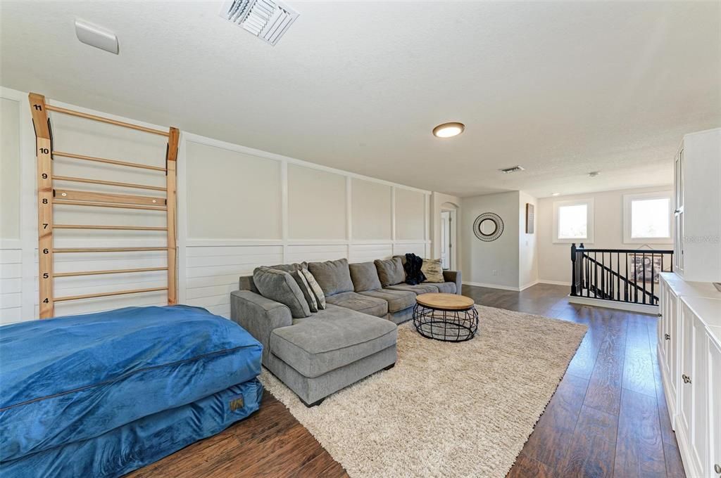 Под контрактом: $829,000 (6 спален, 4 ванн, 3899 Квадратных фут)