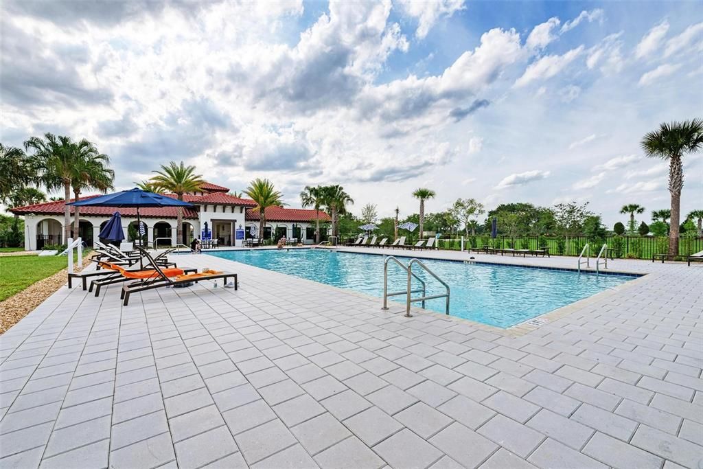 Под контрактом: $829,000 (6 спален, 4 ванн, 3899 Квадратных фут)