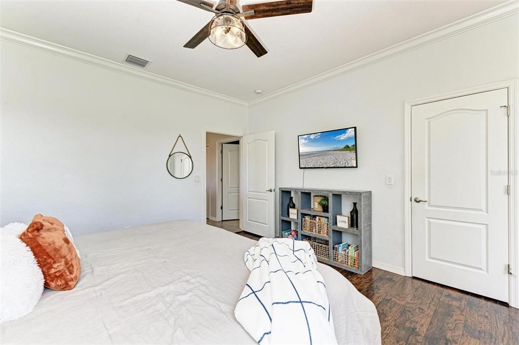 Под контрактом: $829,000 (6 спален, 4 ванн, 3899 Квадратных фут)