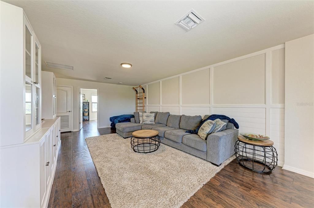 Под контрактом: $829,000 (6 спален, 4 ванн, 3899 Квадратных фут)