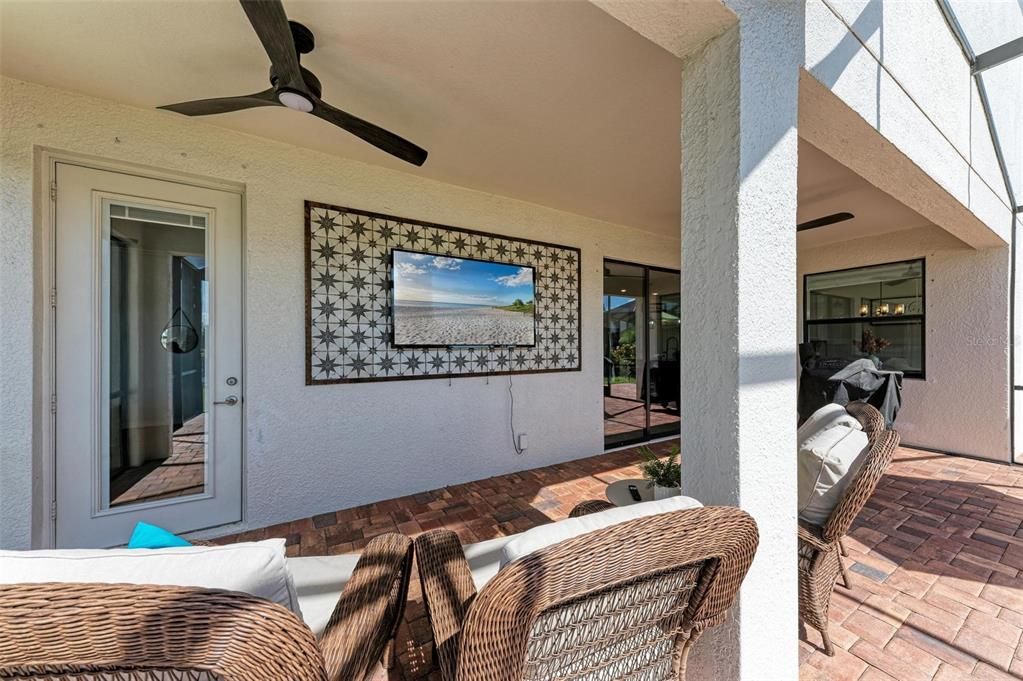 Под контрактом: $829,000 (6 спален, 4 ванн, 3899 Квадратных фут)