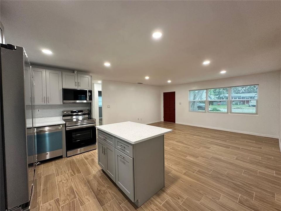 For Rent: $2,700 (3 beds, 2 baths, 1001 Square Feet)