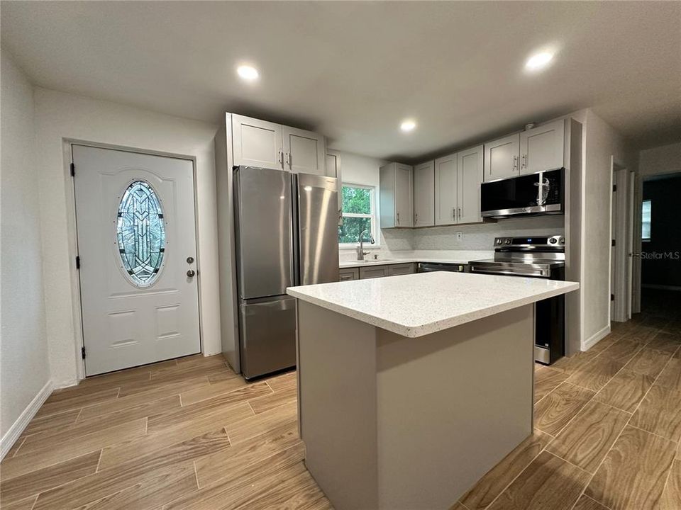 For Rent: $2,700 (3 beds, 2 baths, 1001 Square Feet)