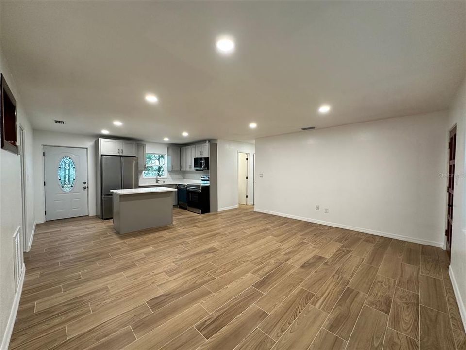 For Rent: $2,700 (3 beds, 2 baths, 1001 Square Feet)