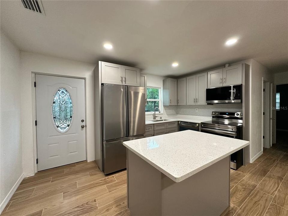 For Rent: $2,700 (3 beds, 2 baths, 1001 Square Feet)