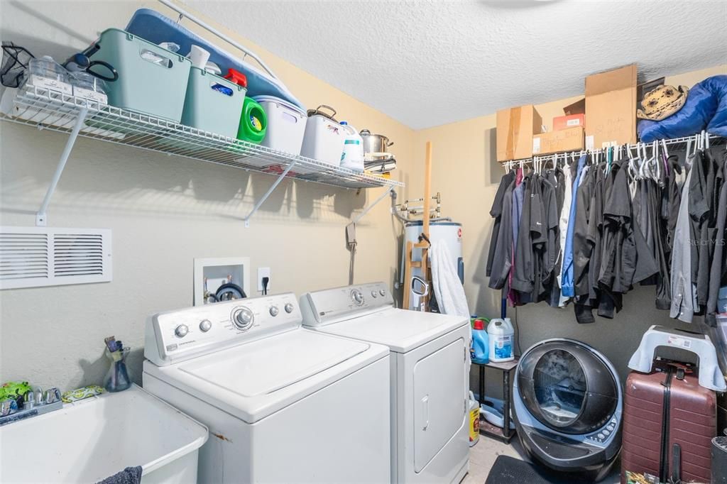 For Sale: $375,000 (2 beds, 1 baths, 990 Square Feet)