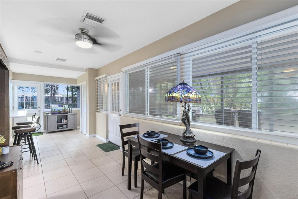 For Sale: $375,000 (2 beds, 1 baths, 990 Square Feet)