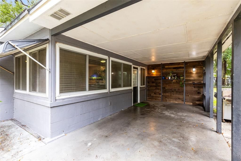 For Sale: $375,000 (2 beds, 1 baths, 990 Square Feet)