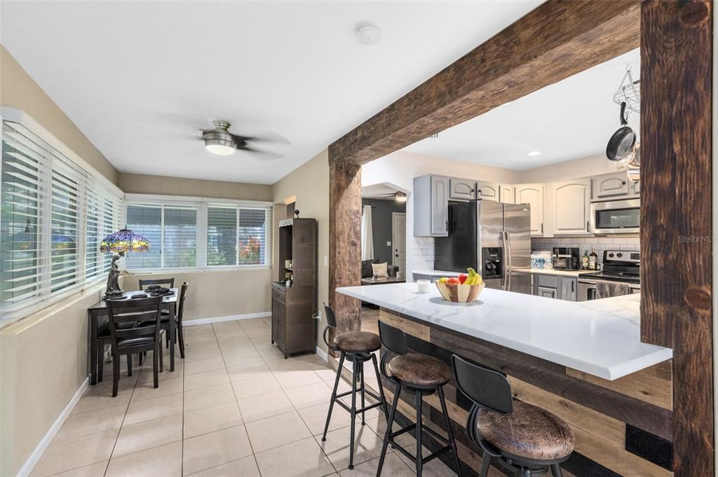 For Sale: $375,000 (2 beds, 1 baths, 990 Square Feet)