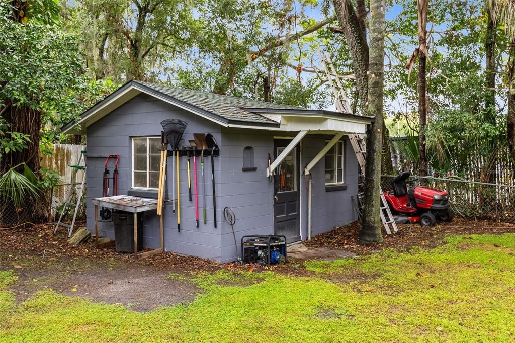 For Sale: $375,000 (2 beds, 1 baths, 990 Square Feet)