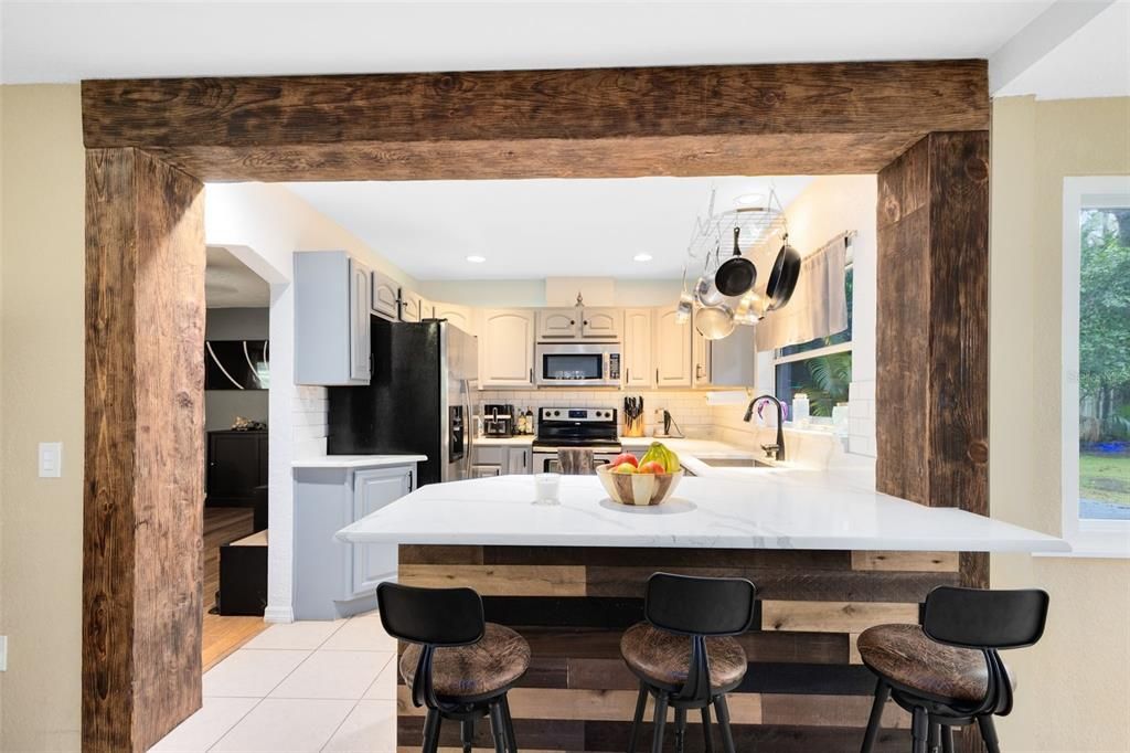 For Sale: $375,000 (2 beds, 1 baths, 990 Square Feet)