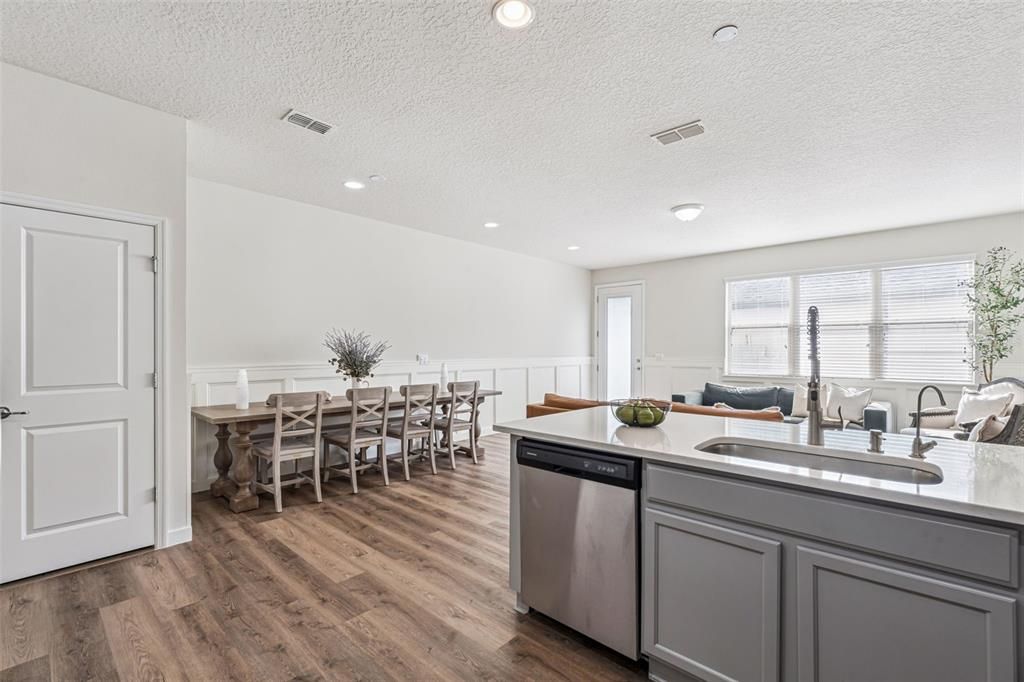 待售: $399,900 (3 贝兹, 3 浴室, 2269 平方英尺)