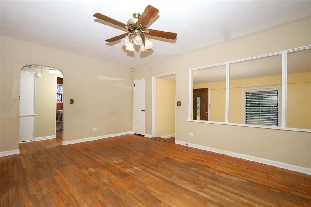 For Sale: $567,000 (3 beds, 2 baths, 2116 Square Feet)