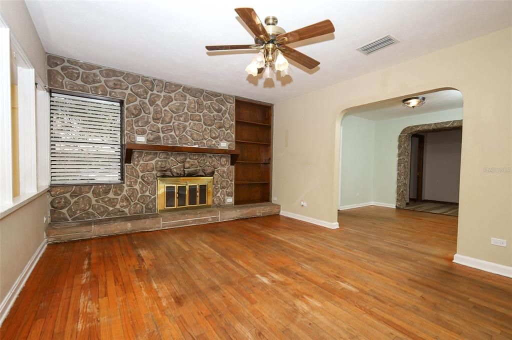 For Sale: $567,000 (3 beds, 2 baths, 2116 Square Feet)