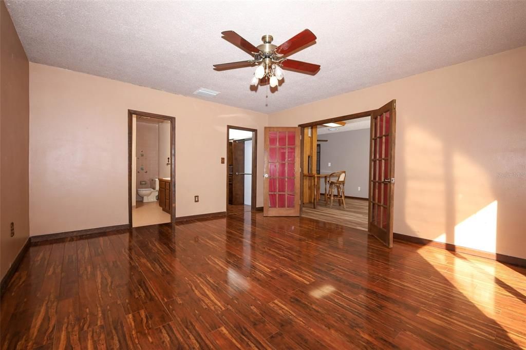 For Sale: $567,000 (3 beds, 2 baths, 2116 Square Feet)