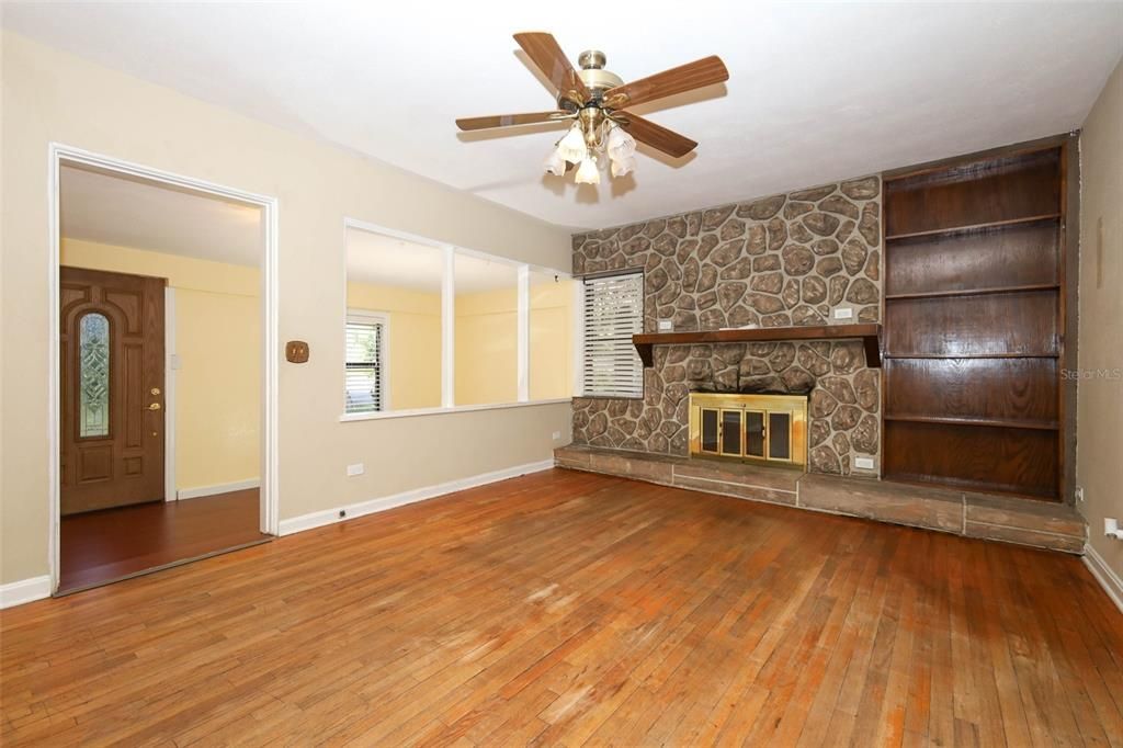 For Sale: $567,000 (3 beds, 2 baths, 2116 Square Feet)