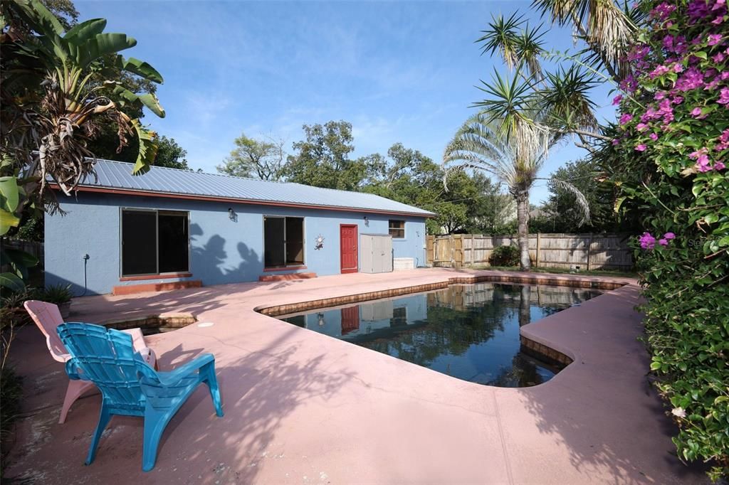 For Sale: $567,000 (3 beds, 2 baths, 2116 Square Feet)