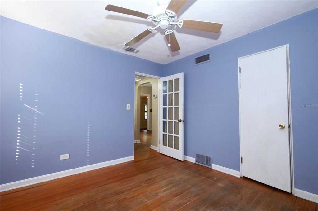 For Sale: $567,000 (3 beds, 2 baths, 2116 Square Feet)