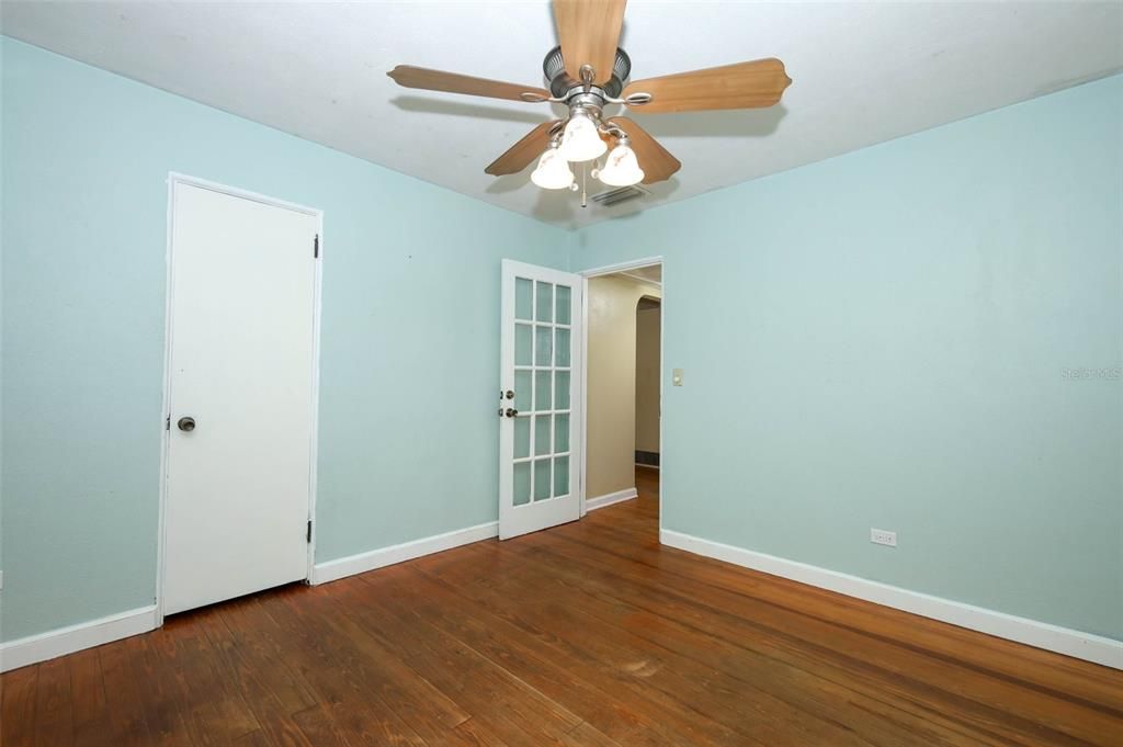 For Sale: $567,000 (3 beds, 2 baths, 2116 Square Feet)