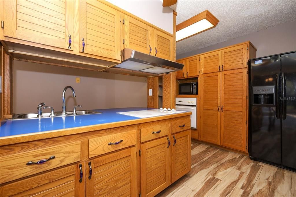 For Sale: $567,000 (3 beds, 2 baths, 2116 Square Feet)