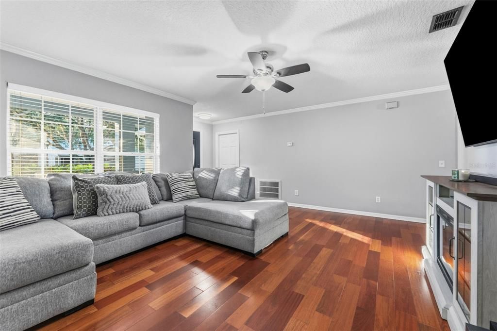 En Venta: $375,000 (3 camas, 2 baños, 1396 Pies cuadrados)