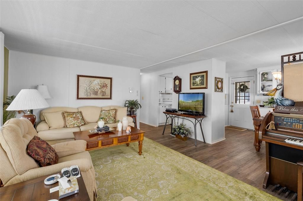 待售: $119,900 (2 贝兹, 2 浴室, 960 平方英尺)