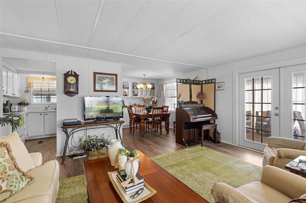 待售: $119,900 (2 贝兹, 2 浴室, 960 平方英尺)