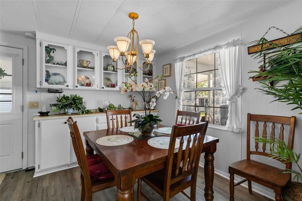 待售: $119,900 (2 贝兹, 2 浴室, 960 平方英尺)