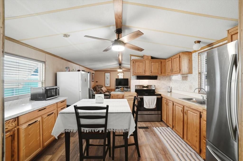 For Sale: $130,000 (2 beds, 2 baths, 980 Square Feet)