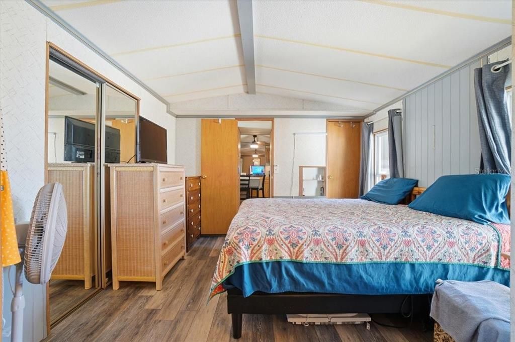 For Sale: $130,000 (2 beds, 2 baths, 980 Square Feet)