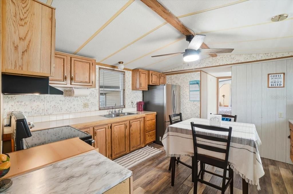 For Sale: $130,000 (2 beds, 2 baths, 980 Square Feet)