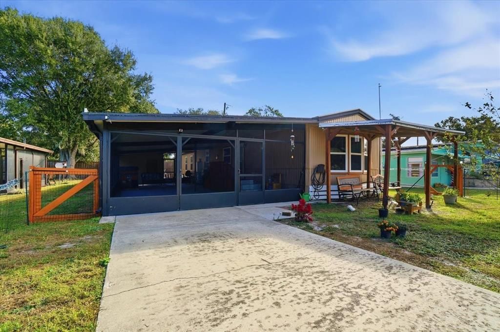 For Sale: $130,000 (2 beds, 2 baths, 980 Square Feet)