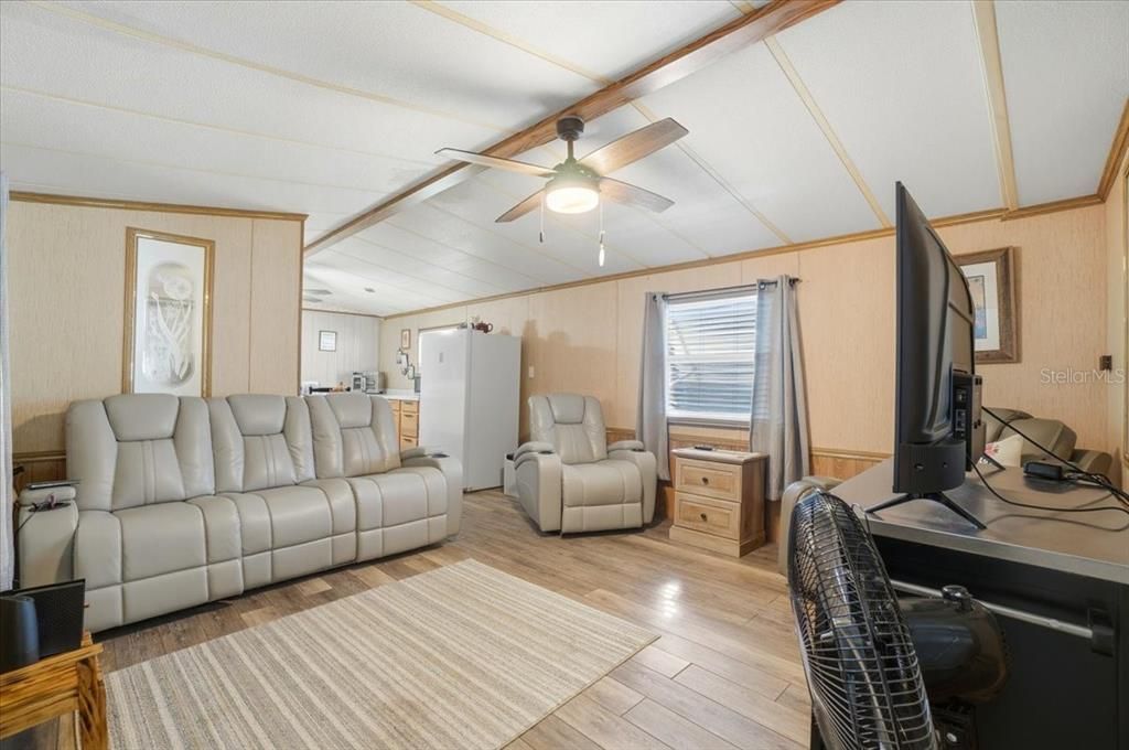 For Sale: $130,000 (2 beds, 2 baths, 980 Square Feet)