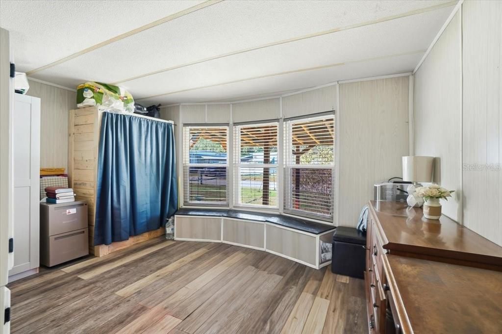 For Sale: $130,000 (2 beds, 2 baths, 980 Square Feet)