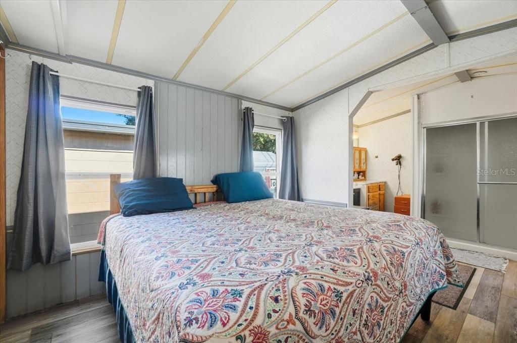 For Sale: $130,000 (2 beds, 2 baths, 980 Square Feet)