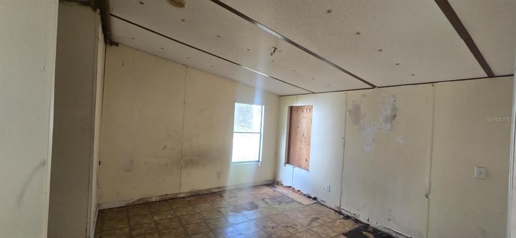 For Sale: $49,500 (3 beds, 2 baths, 1344 Square Feet)