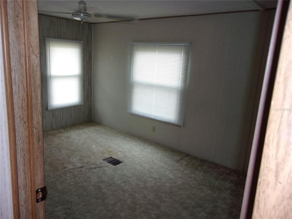 待售: $150,000 (3 贝兹, 2 浴室, 1302 平方英尺)