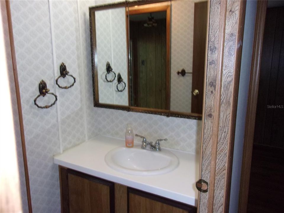 待售: $150,000 (3 贝兹, 2 浴室, 1302 平方英尺)