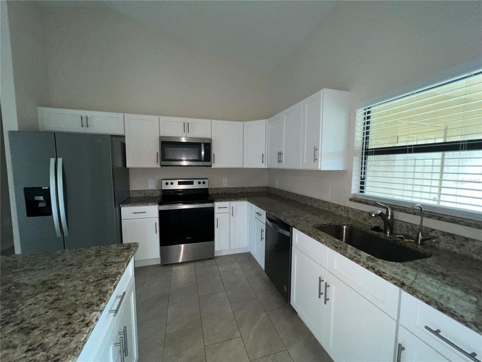 出租: $1,850 (3 贝兹, 2 浴室, 1565 平方英尺)