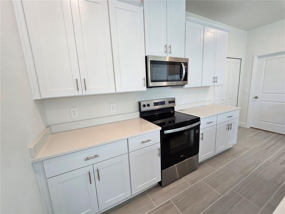 В аренду: $3,000 (4 спален, 2 ванн, 2082 Квадратных фут)