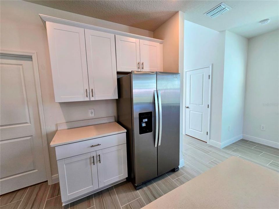 В аренду: $3,000 (4 спален, 2 ванн, 2082 Квадратных фут)