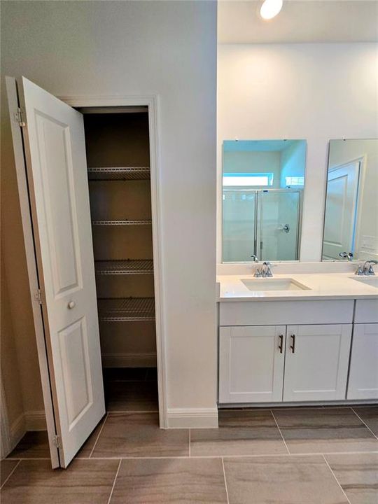 В аренду: $3,000 (4 спален, 2 ванн, 2082 Квадратных фут)