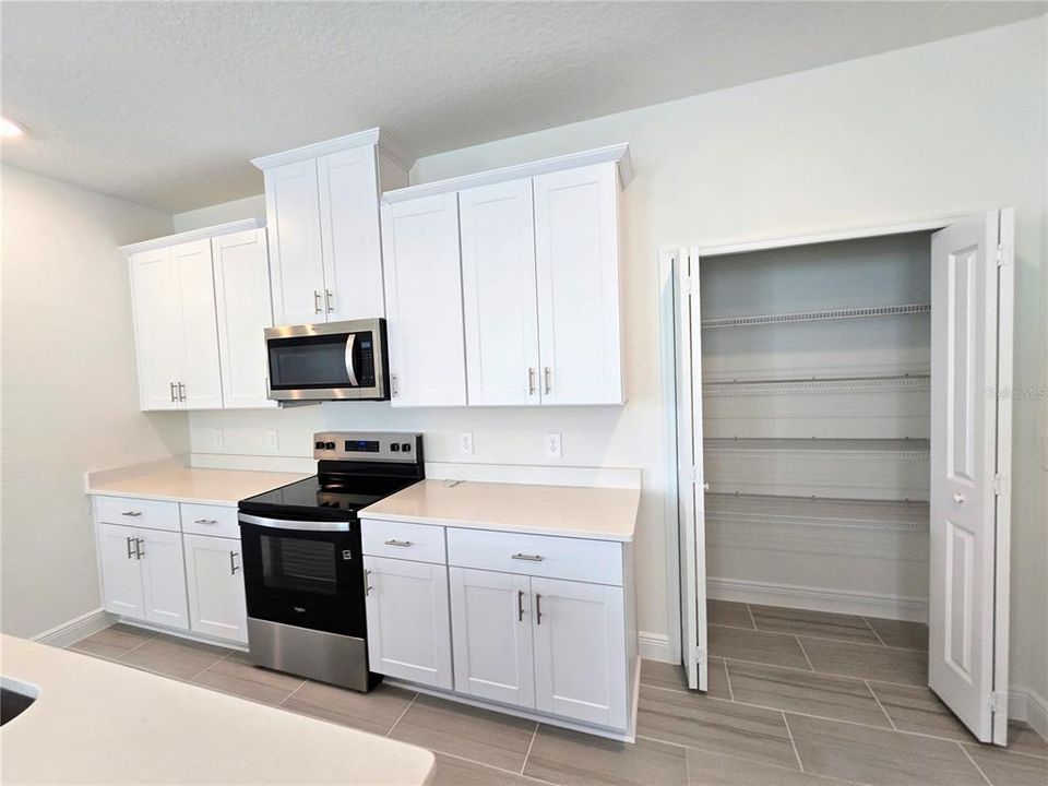 В аренду: $3,000 (4 спален, 2 ванн, 2082 Квадратных фут)